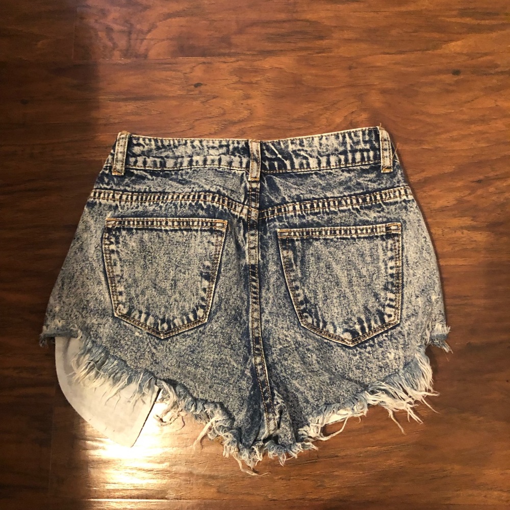 JEAN SHORTS 💫 - Picture 2 of 2